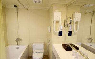 长江一号游轮游轮商务套房卫生间1