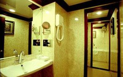 长江一号游轮游轮套房卫生间