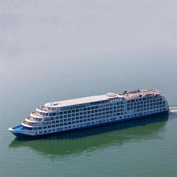 星际领航号游轮